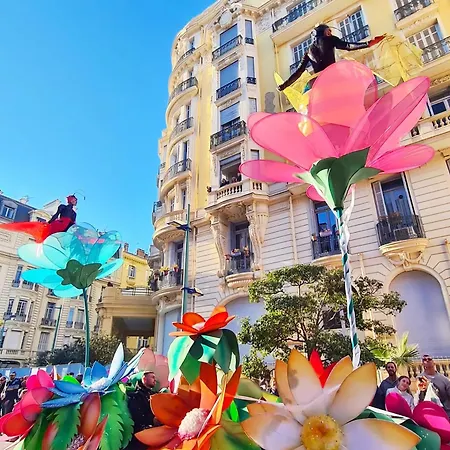 La 34 Tiny House With Sunny Terrace Casa de Férias