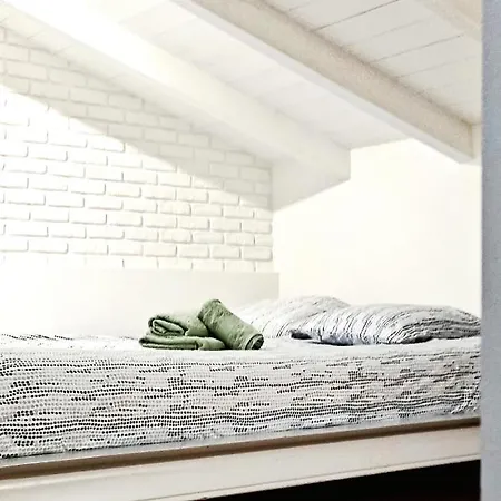 La 34 Tiny House With Sunny Terrace *