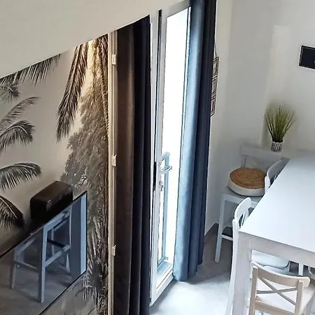 Дом отдыха La 34 Tiny House With Sunny Terrace Ментона