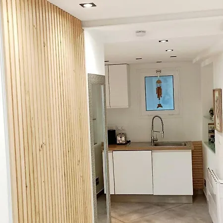 La 34 Tiny House With Sunny Terrace Дом отдыха