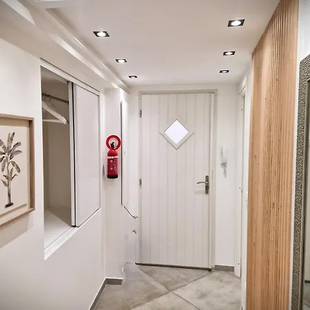 La 34 Tiny House With Sunny Terrace