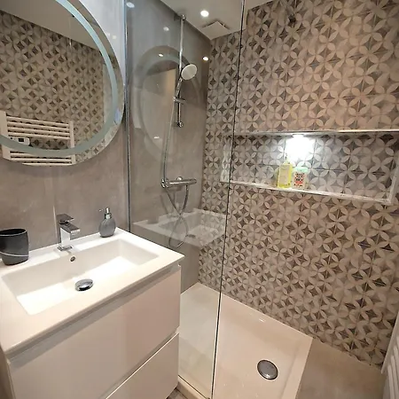 La 34 Tiny House With Sunny Terrace Ментона