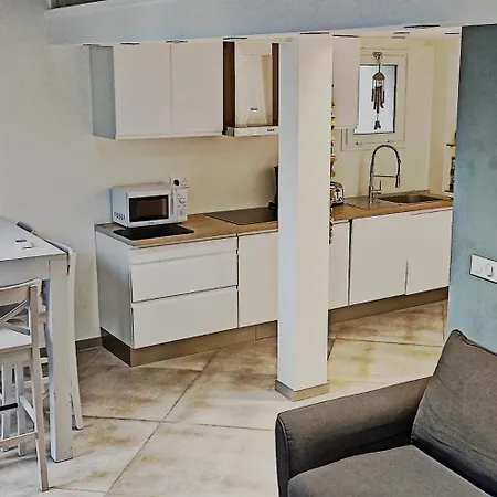 La 34 Tiny House With Sunny Terrace Дом отдыха Ментона