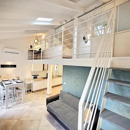 La 34 Tiny House With Sunny Terrace Ментона