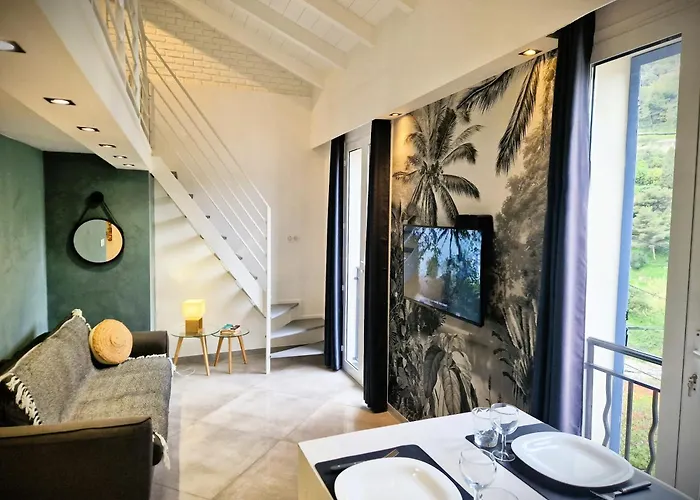 La 34 Tiny House With Sunny Terrace * マントン